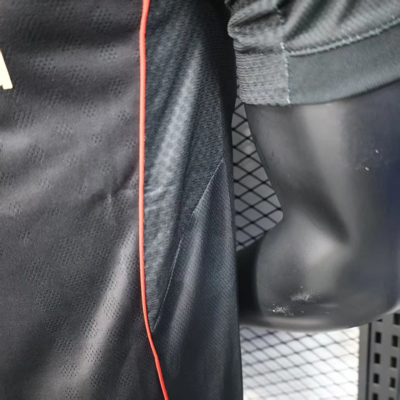 LIVERPOOL BLACK 25/26 MAN (PLAYER VERSION)