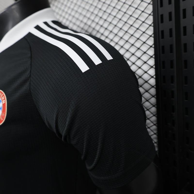 BAYERN MUNICH GOALKEEPER BLACK 24/25 MAN (PLAYER VERSION)
