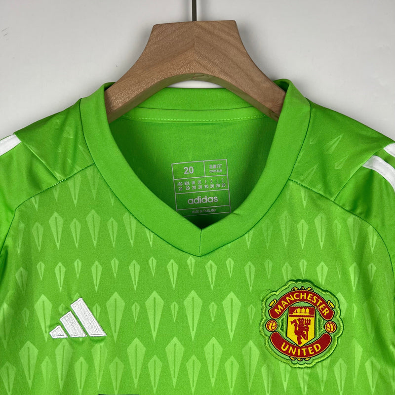 MANCHESTER UNITED GOALKEEPERI 23/24 KID'S SET