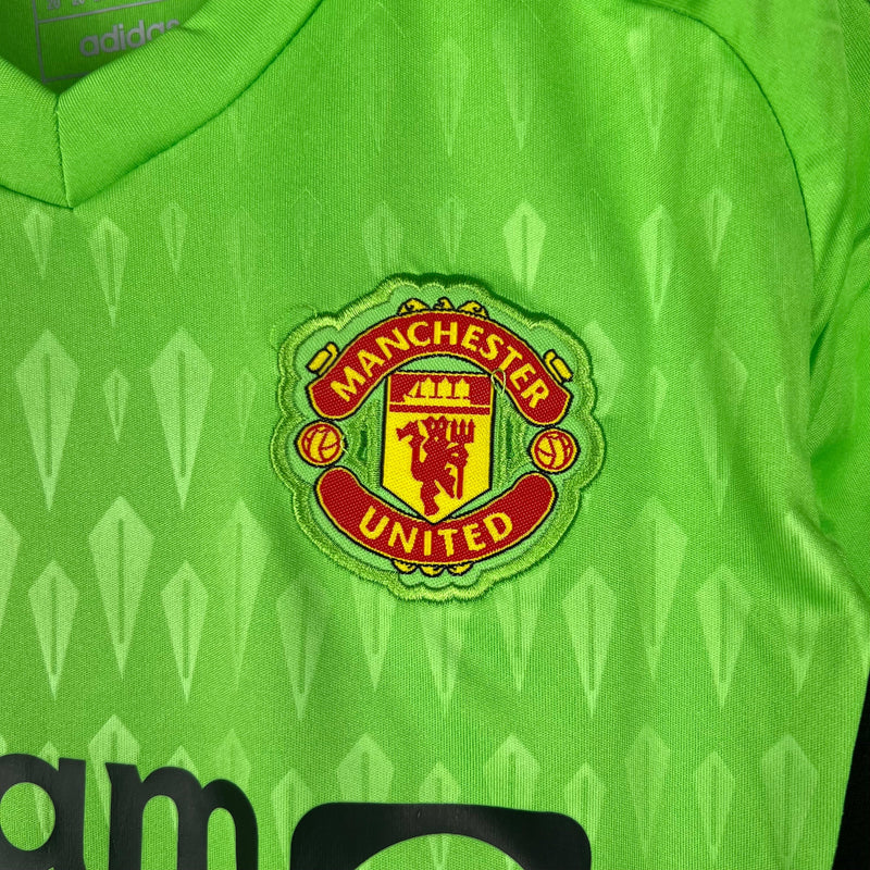 MANCHESTER UNITED GOALKEEPERI 23/24 KID'S SET