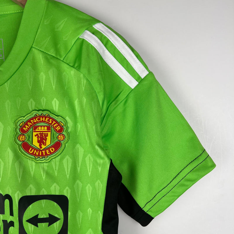 MANCHESTER UNITED GOALKEEPERI 23/24 KID'S SET